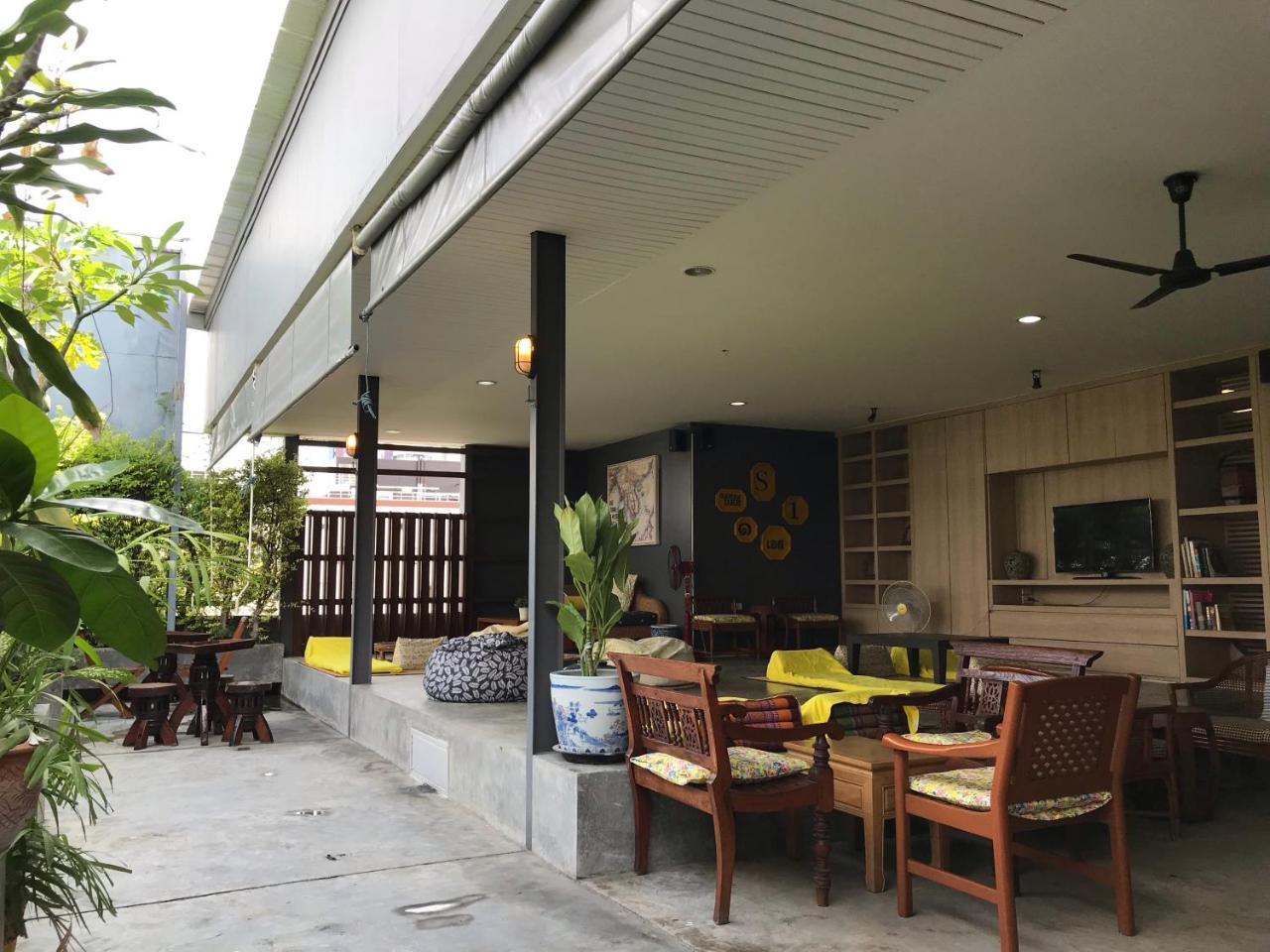 S1Hostel Bangkok Exterior photo